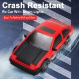 מכונית דריפט על שלט עם אורות